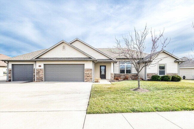 Foto del edificio - 6680 American Setter Dr