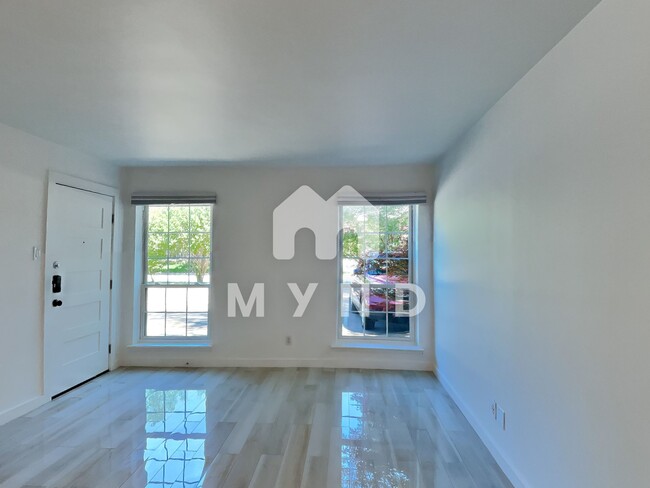 Building Photo - 3919 Holland Ave Apt 101