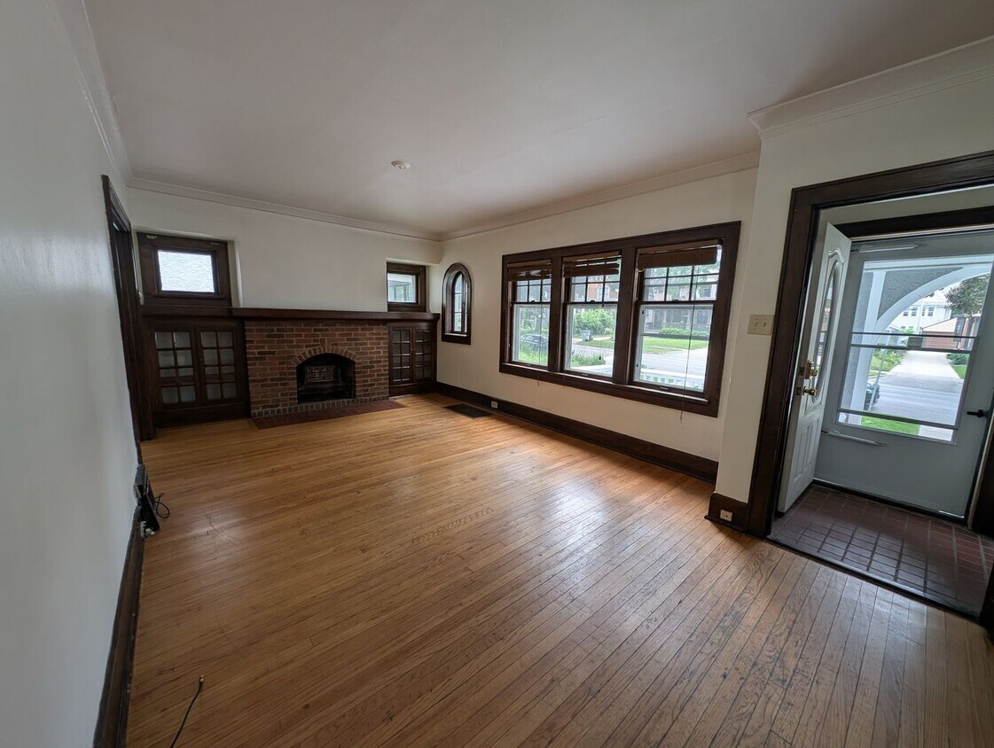 Foto principal - 2858-2858 N Maryland Ave