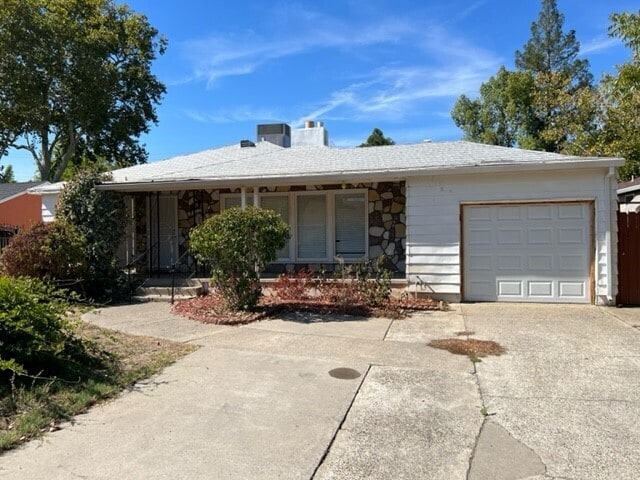 3/1 home in Arden neighborhood! - 3/1 home in Arden neighborhood!