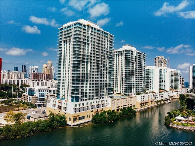 Foto del edificio - 330 Sunny Isles Blvd
