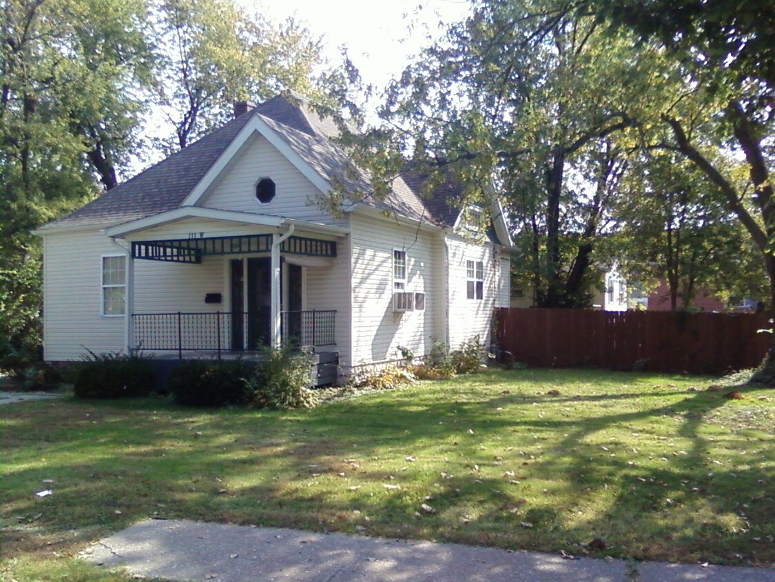 111 W Elm St, Alton, IL 62002 House Rental in Alton, IL