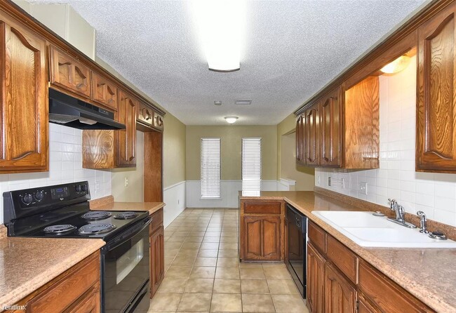 Building Photo - 3 br, 2 bath House - 11447 S Douglas Ave