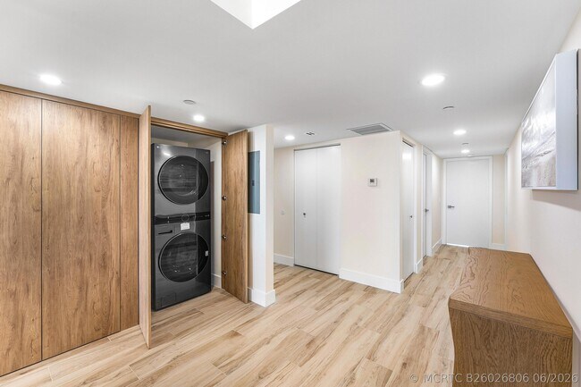 Building Photo - 4201 N Ocean Blvd
