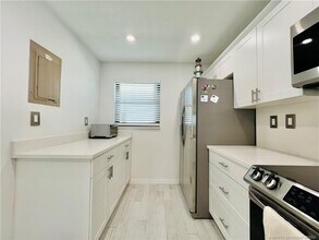 Building Photo - 9400 S Ocean Dr