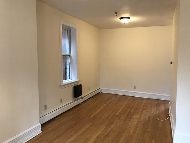 Building Photo - 55 Bright St