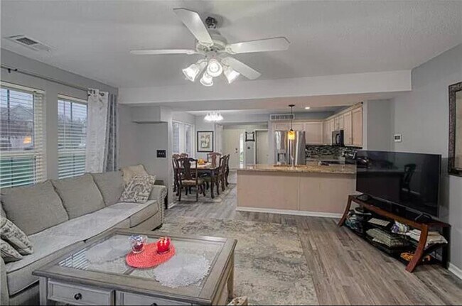 Foto del edificio - 8132 N Lawn Ave