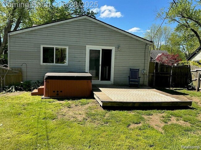 Foto del edificio - 7230 Sandy Beach Dr