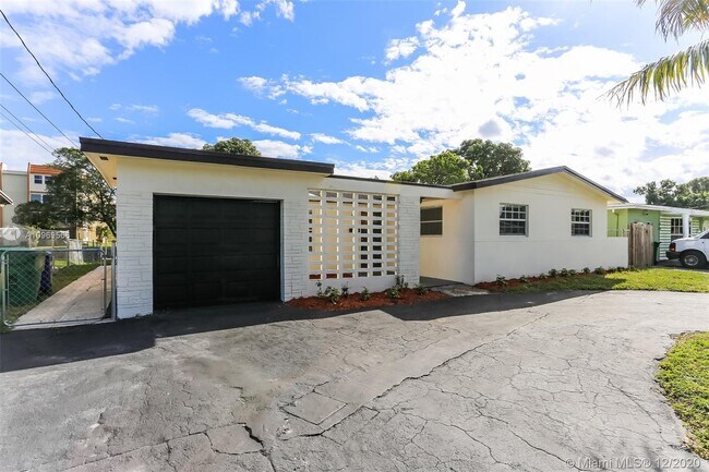 Building Photo - 2230 NW 42nd Ave