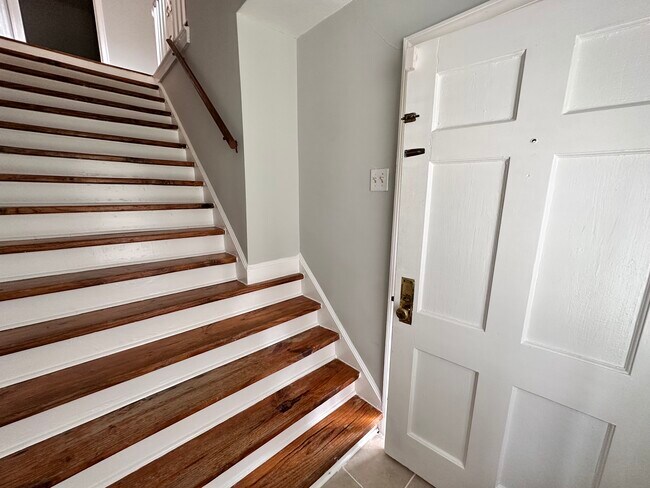 Front door leading up to living space - 1742 North Pkwy