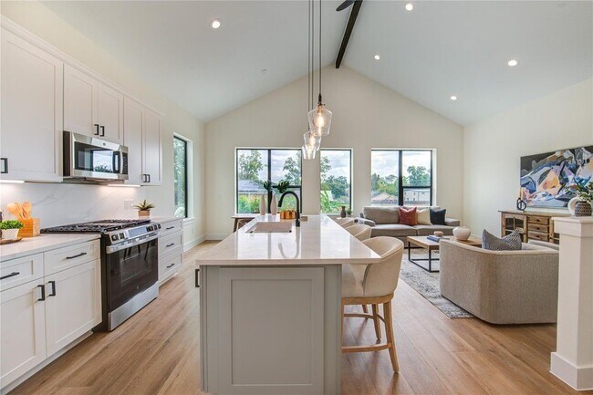 Foto del edificio - 6121 Pacific Frst Dr