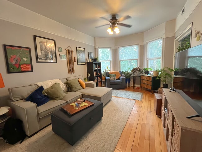 Foto del edificio - 3441 N Oakley Ave