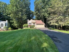 Building Photo - 2036 Breeze Dr