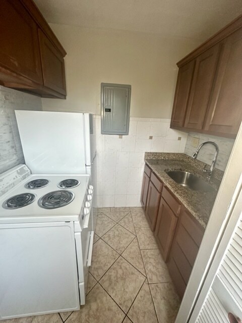 Building Photo - 124 McKnight Cir
