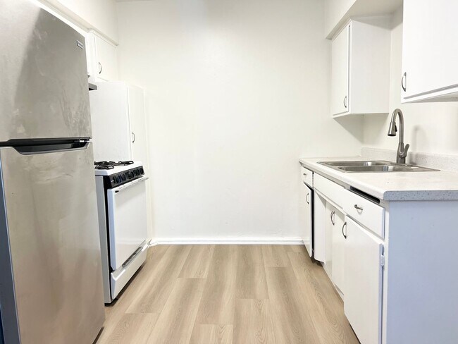 Foto del edificio - Bright 2 bed 1 bath in Pacific Beach