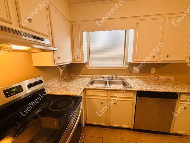 Building Photo - 2481 Oak Grove Ln