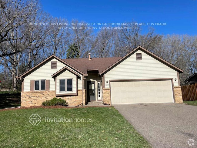 Building Photo - 1609 Lakewood Dr N