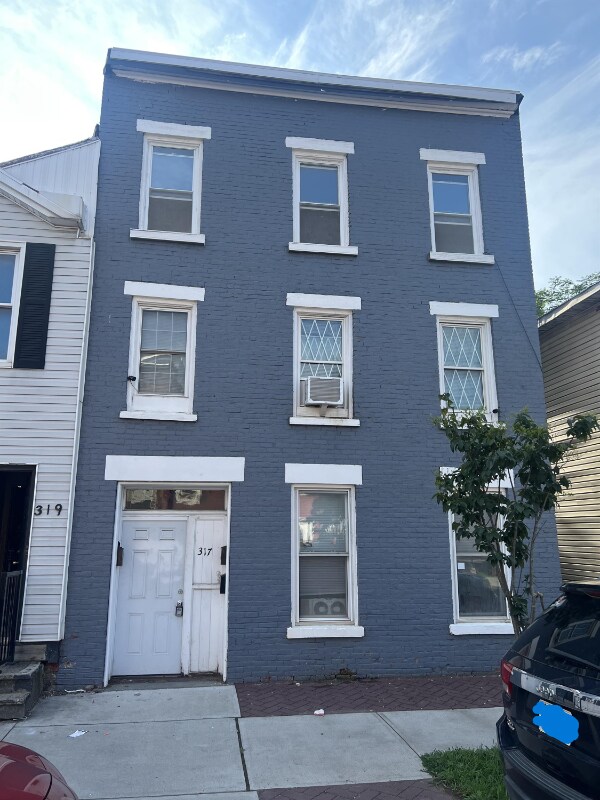 317 2nd St Unit 3, Troy, NY 12180 Room for Rent in Troy, NY
