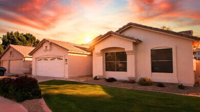 Building Photo - 4861 S Vista Pl