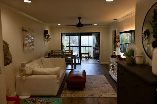 Foto del edificio - 27227 Pullen Ave