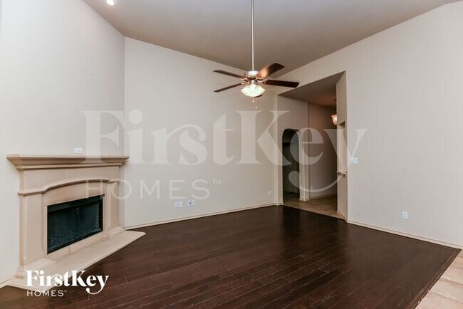 Building Photo - 1208 Vaughna Dr