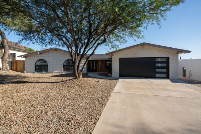 Photo - 2439 E Lincoln Cir House