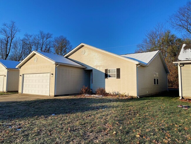 Building Photo - Collett Meadows - Large open floor plan, 4...
