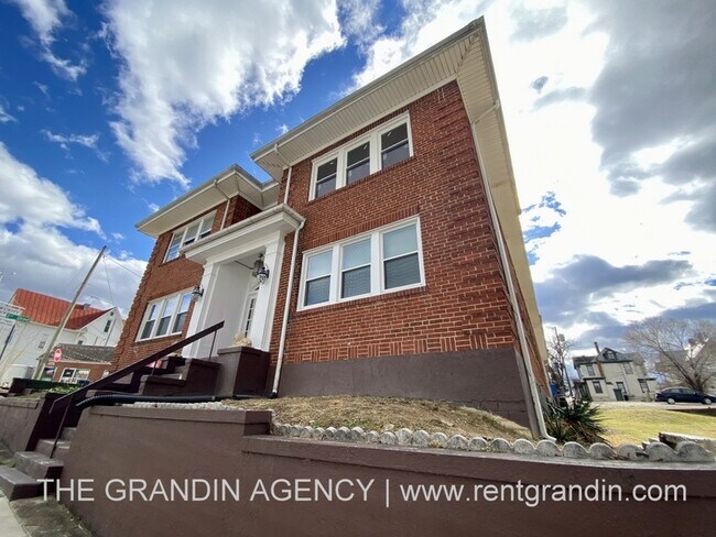 Foto del edificio - 202 Elm Ave
