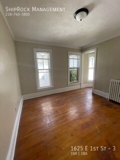 Foto del edificio - 1625 E 1st St
