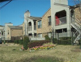 Building Photo - 2025 Augusta Dr