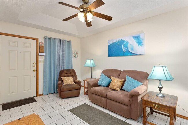 Building Photo - 1713 Oasis Dr