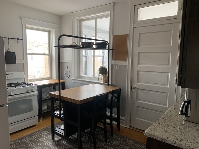 Foto del edificio - 4857 N Winchester Ave
