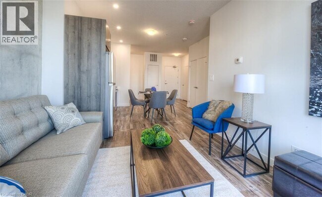 Photo du bâtiment - 1434 Highland Rd W