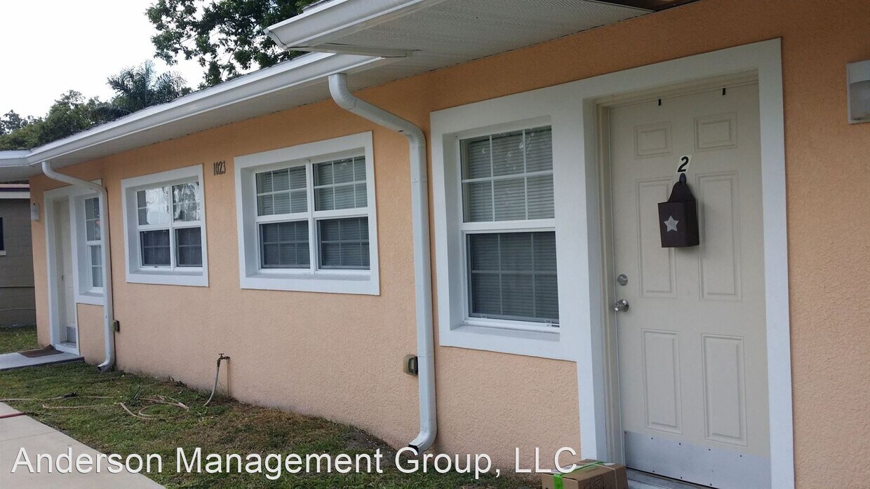 Primary Photo - 1023 E Buchanon Ave