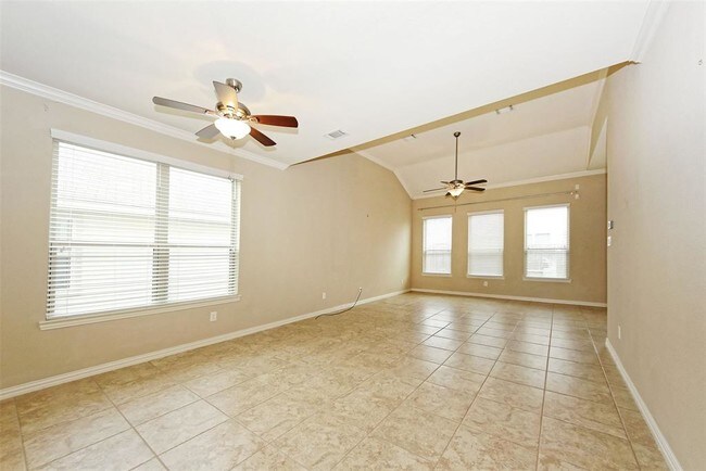 Building Photo - 10914 Camarillo Ct