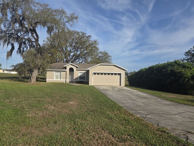 Building Photo - 3/2 on Large Lot Available Now