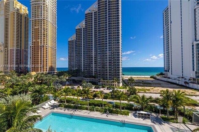 Foto del edificio - 17550 Collins Ave