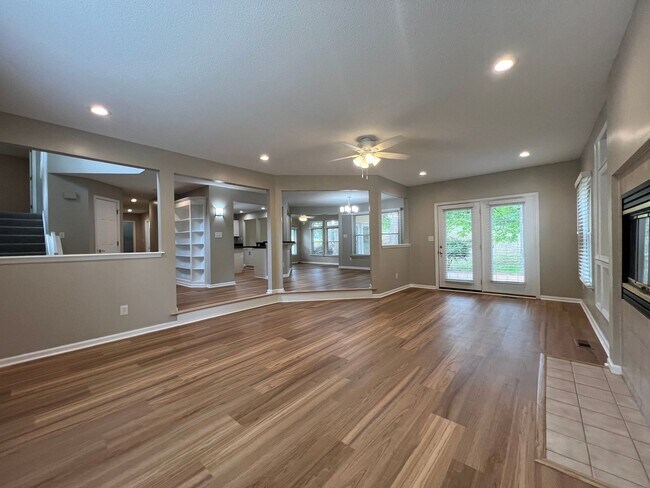 Foto del edificio - Beautifully Updated Kiln Creek Home with G...