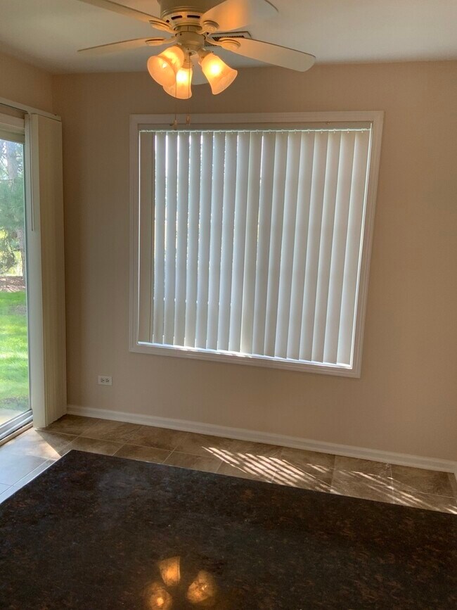 Foto del edificio - 1675 Mansfield Ct
