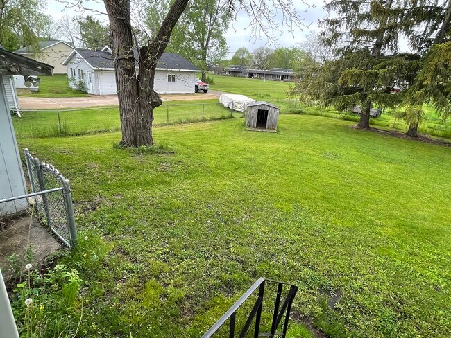 Building Photo - 1205 Hollister Ave