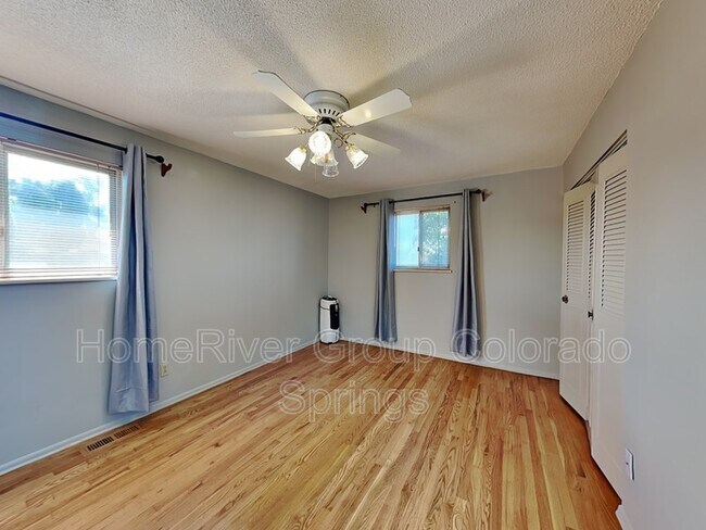 Foto del edificio - 1051 Hathaway Dr