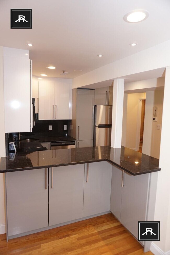 Foto del edificio - 3 bedroom in Brookline MA 02445