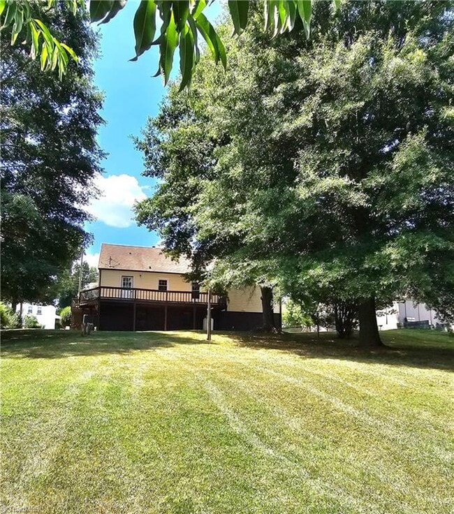 Building Photo - 127 Waterfalls Ln