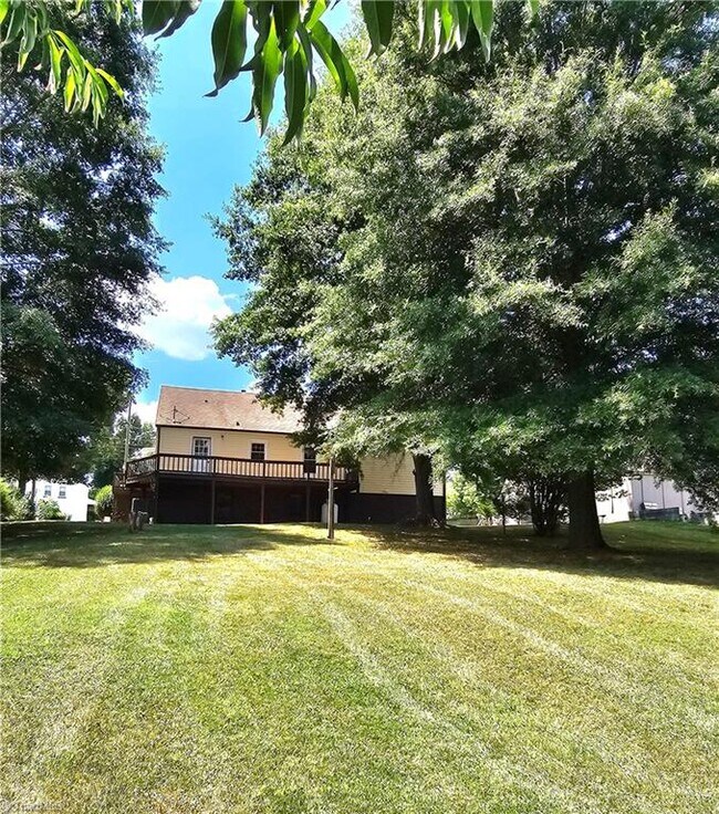 Foto del edificio - 127 Waterfalls Ln
