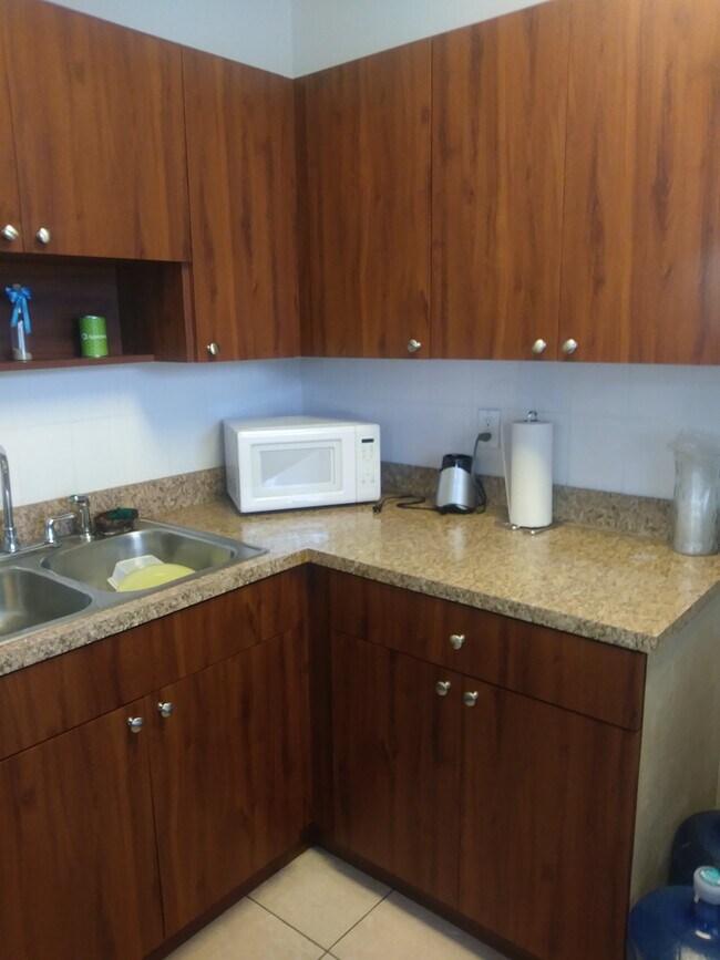 Foto del edificio - 311 NW 42nd Ct