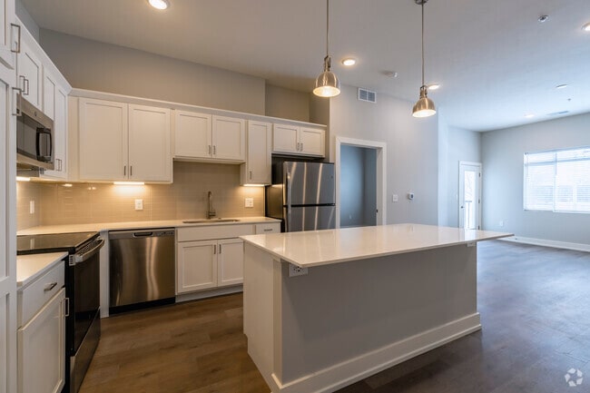 2BR, 2BA - 1,049SF - Kitchen - Newton Place Apartments