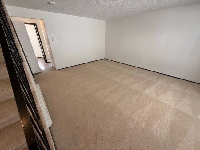 Building Photo - Alfi 3510 4-plex - Everett