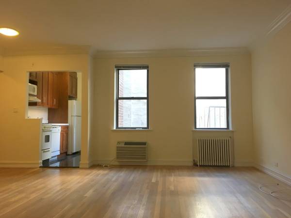 Primary Photo - 1680 York Ave