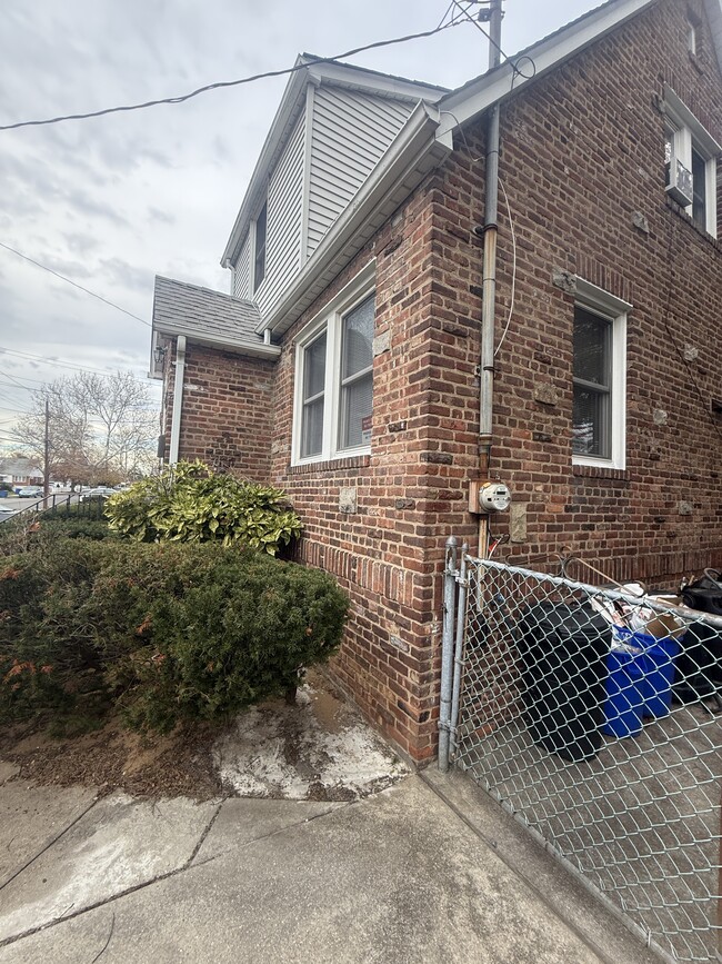 Building Photo - 101 N Waldinger St