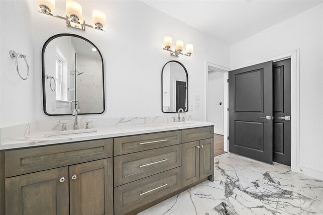 Building Photo - 1011 E 28th St